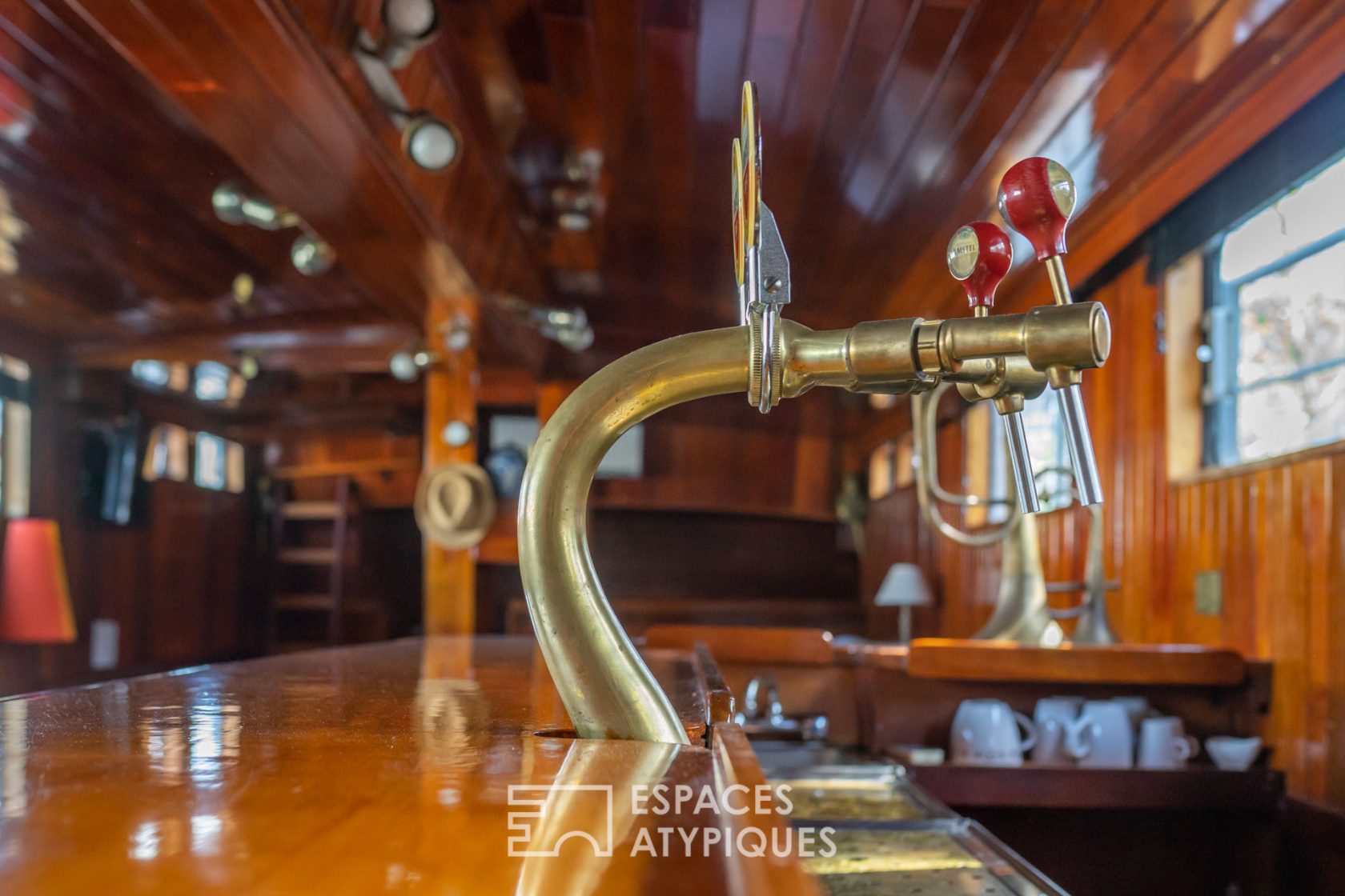 Flemish barge from 1903, Old Pub