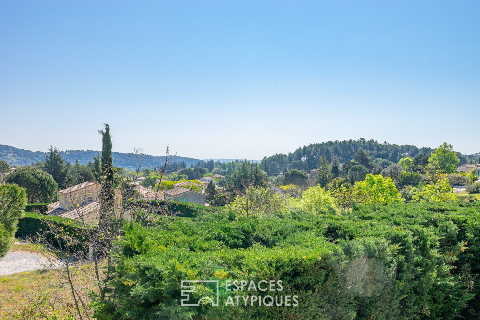 Quiet villa with dominant view