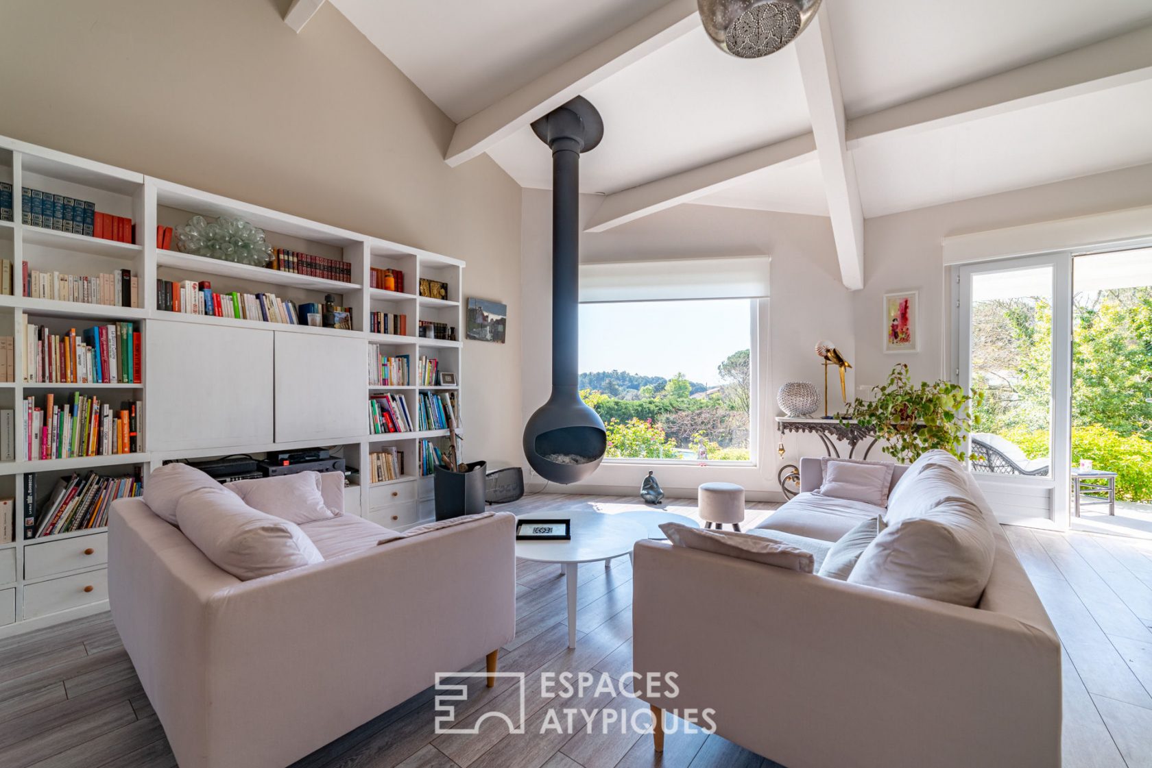 Quiet villa with dominant view