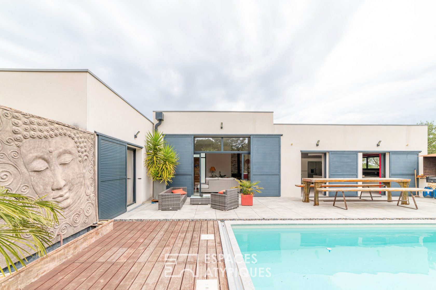 Contemporary West Hills villa