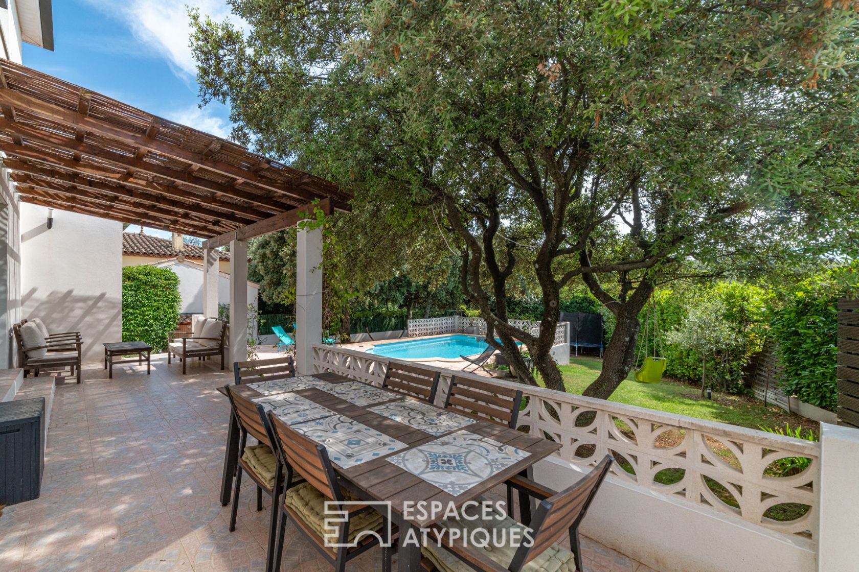 Pretty villa with swimming pool