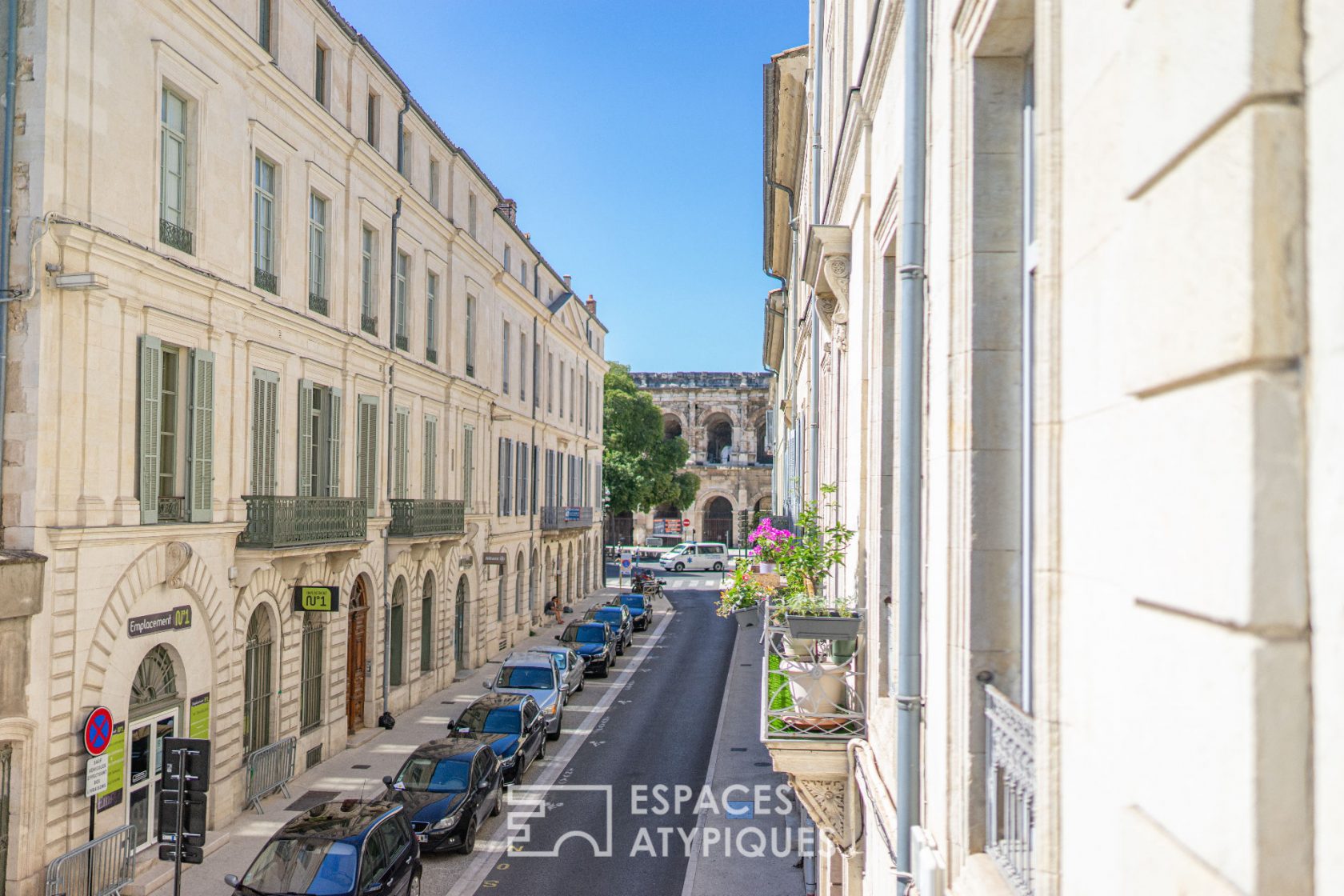 Renovated apartment near Arènes