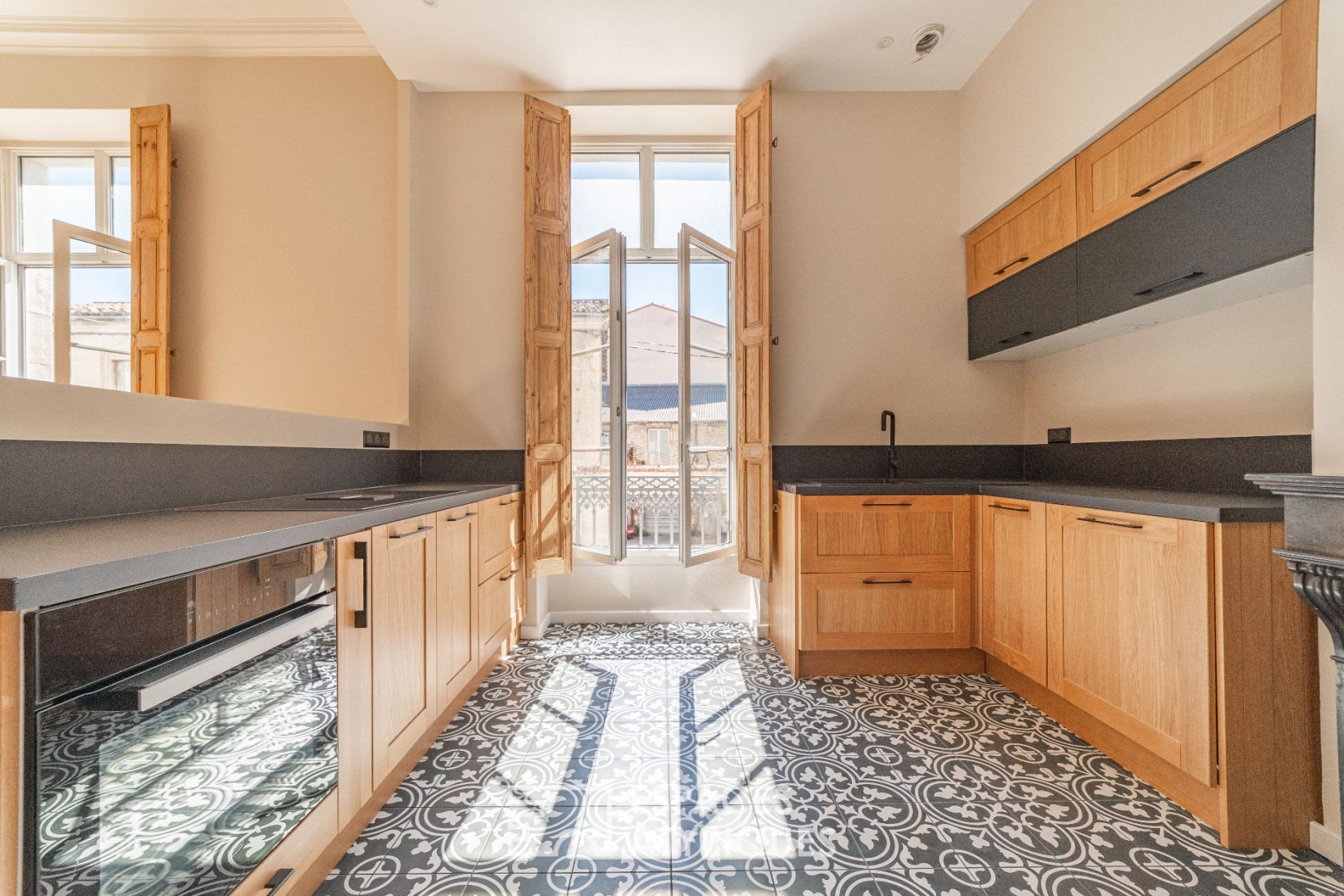 Renovated apartment near Arènes