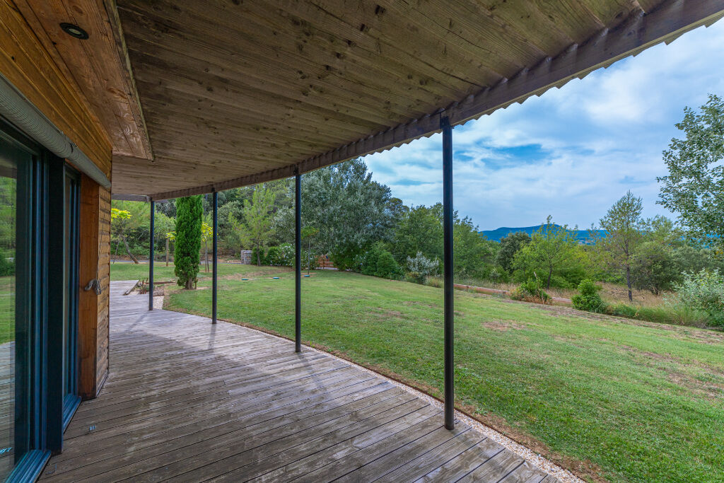 Villa d’architecte en écrin naturel