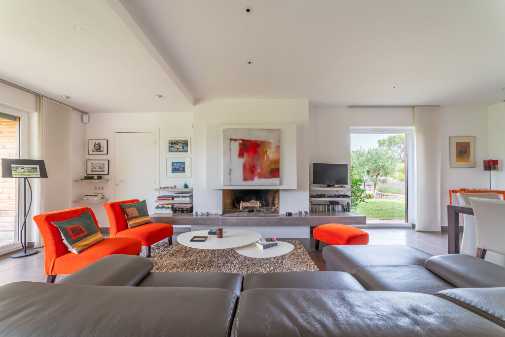 Villa d’architecte en écrin naturel