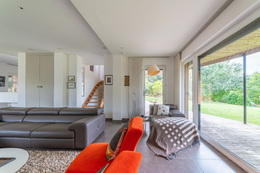 Villa d’architecte en écrin naturel