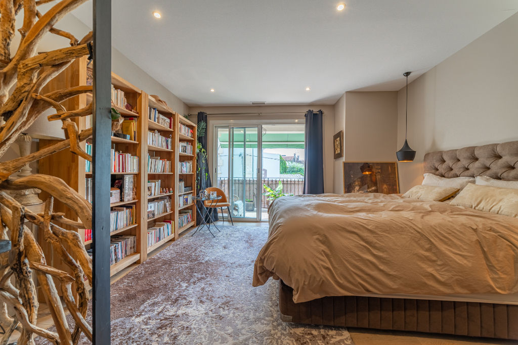 Like a cocoon: renovated vineyard house