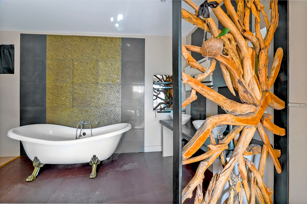 Like a cocoon: renovated vineyard house