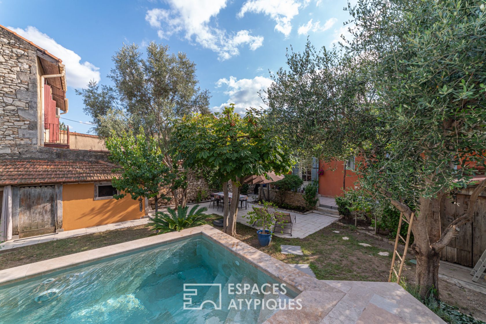 Townhouse with garden and swimming pool