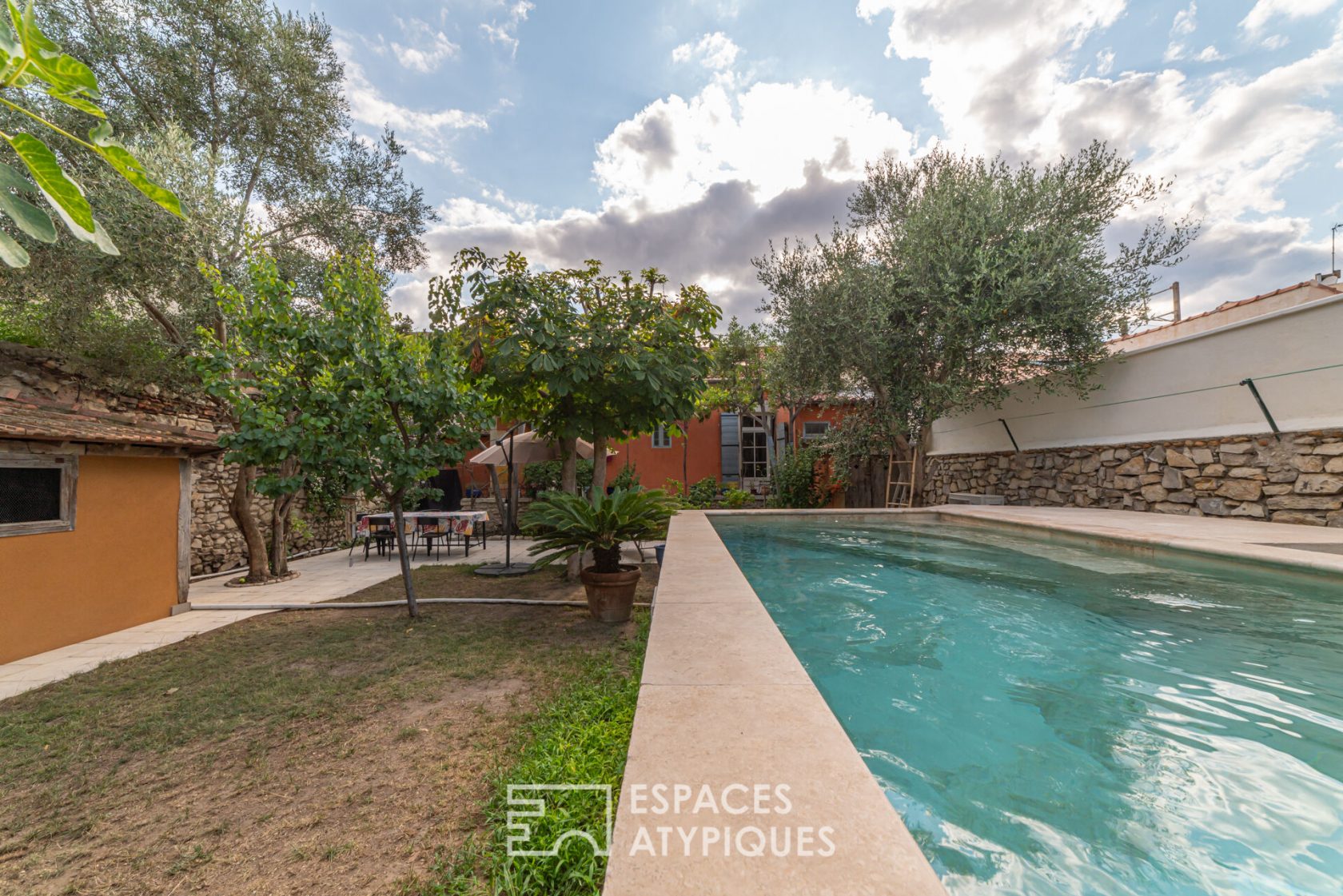 Townhouse with garden and swimming pool