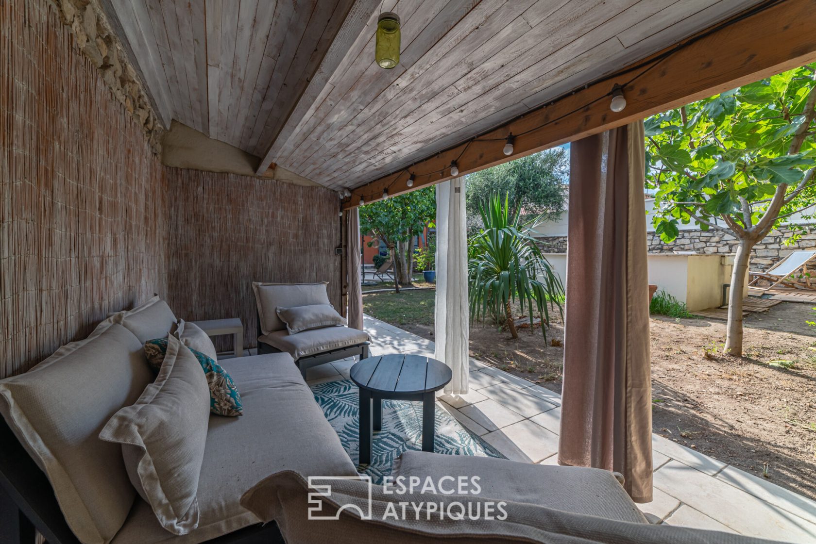 Townhouse with garden and swimming pool