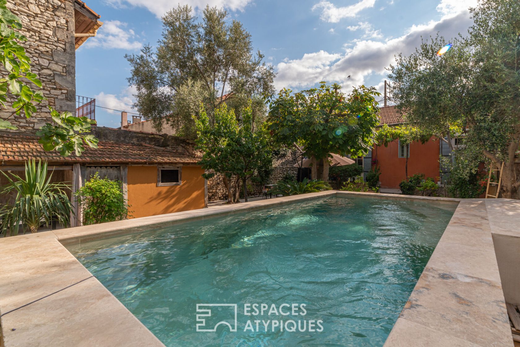 Townhouse with garden and swimming pool