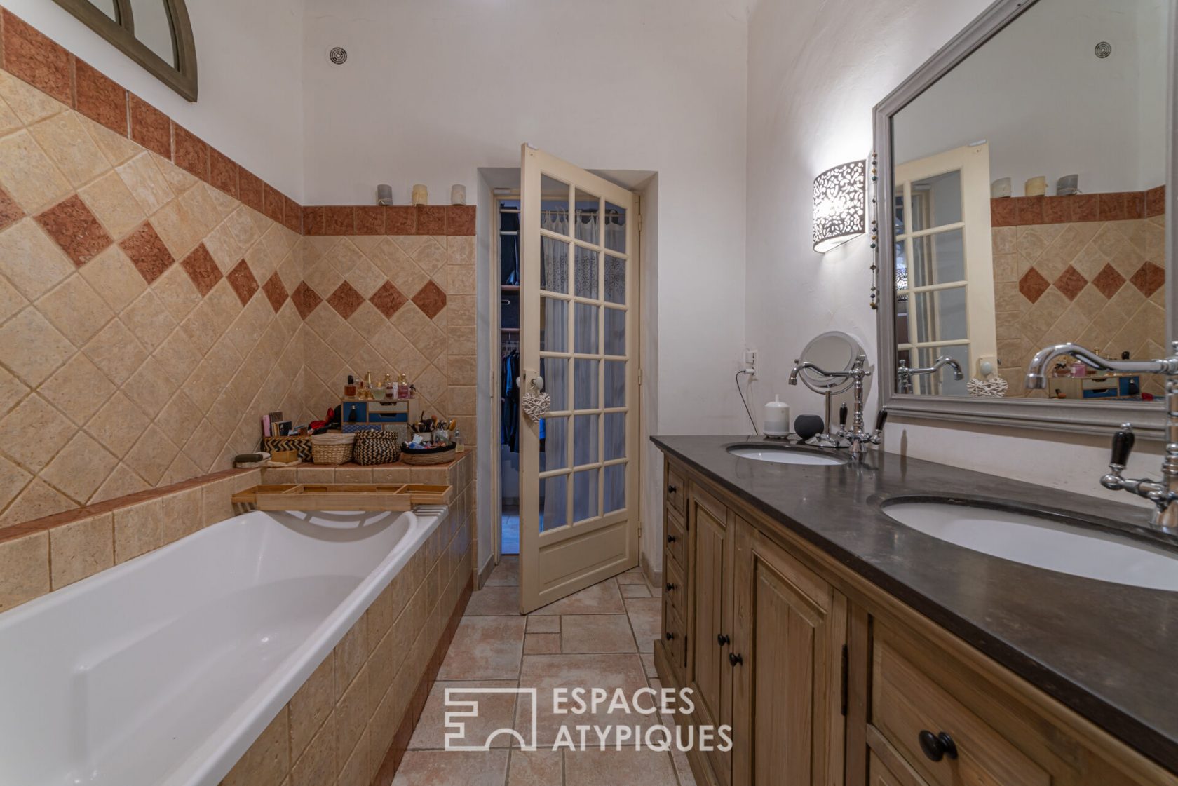Townhouse with garden and swimming pool
