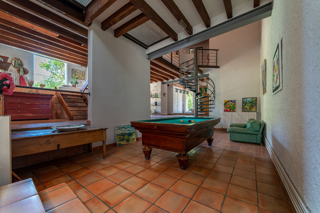 Large charming property with garden