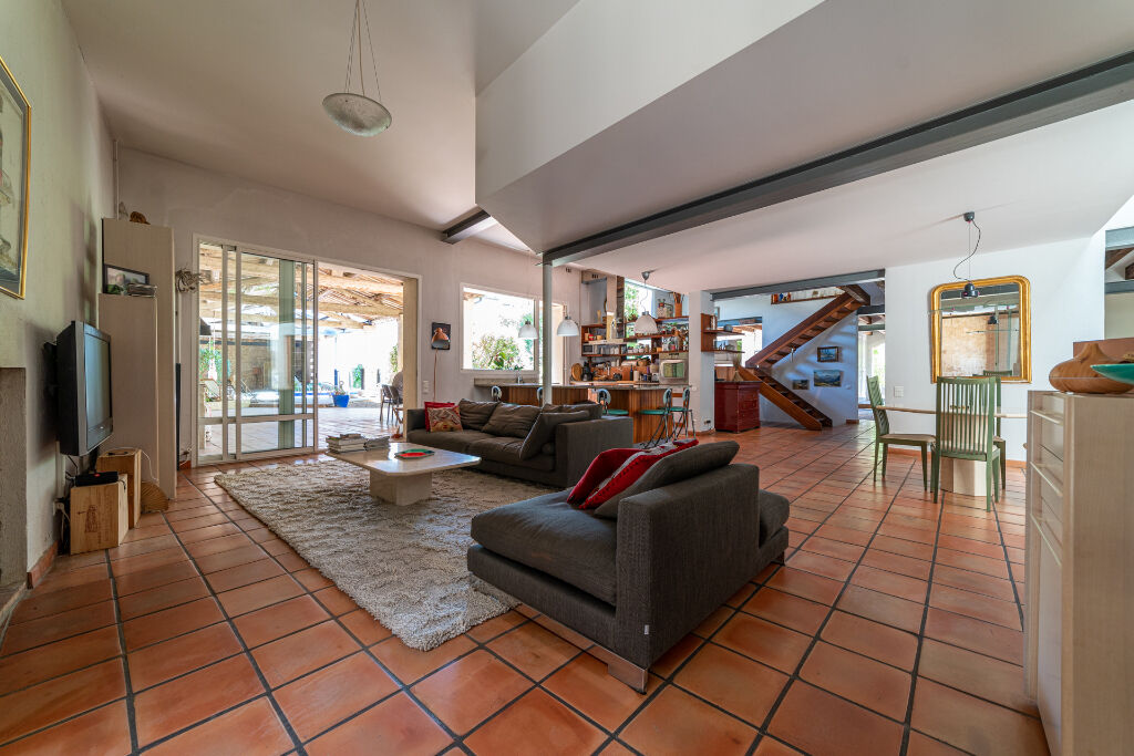 Large charming property with garden