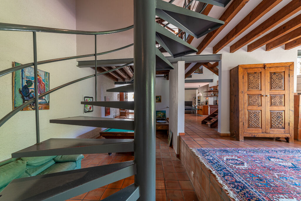 Large charming property with garden