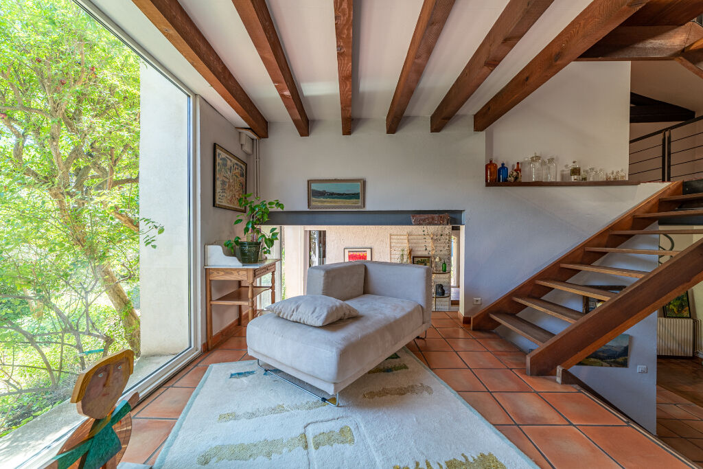 Large charming property with garden