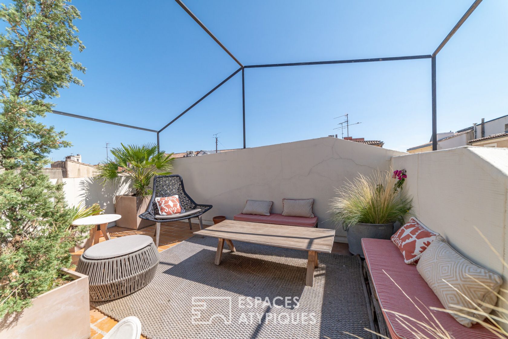 House in the heart of town with terrace