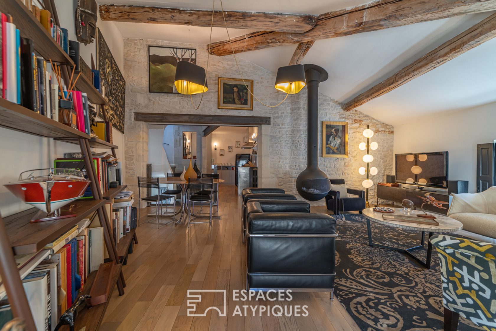 House in the heart of town with terrace