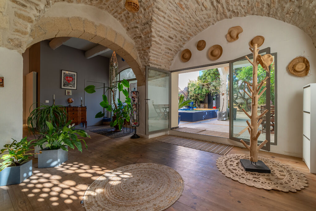 Large charming house with swimming pool