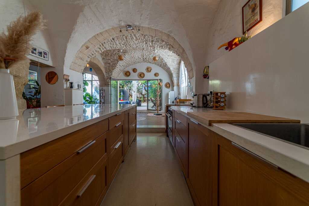 Large charming house with swimming pool