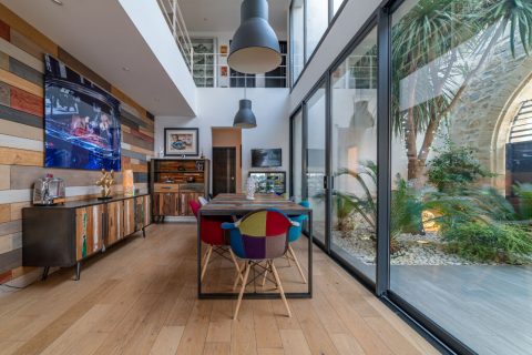 Sublime villa-loft with swimming pool