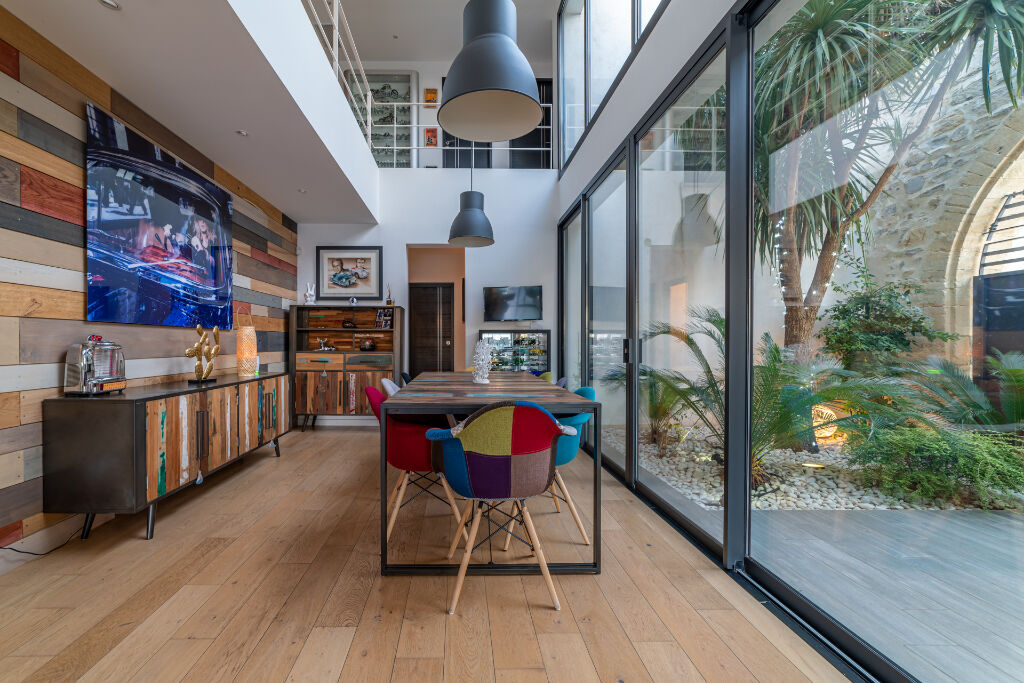 Sublime villa-loft with swimming pool