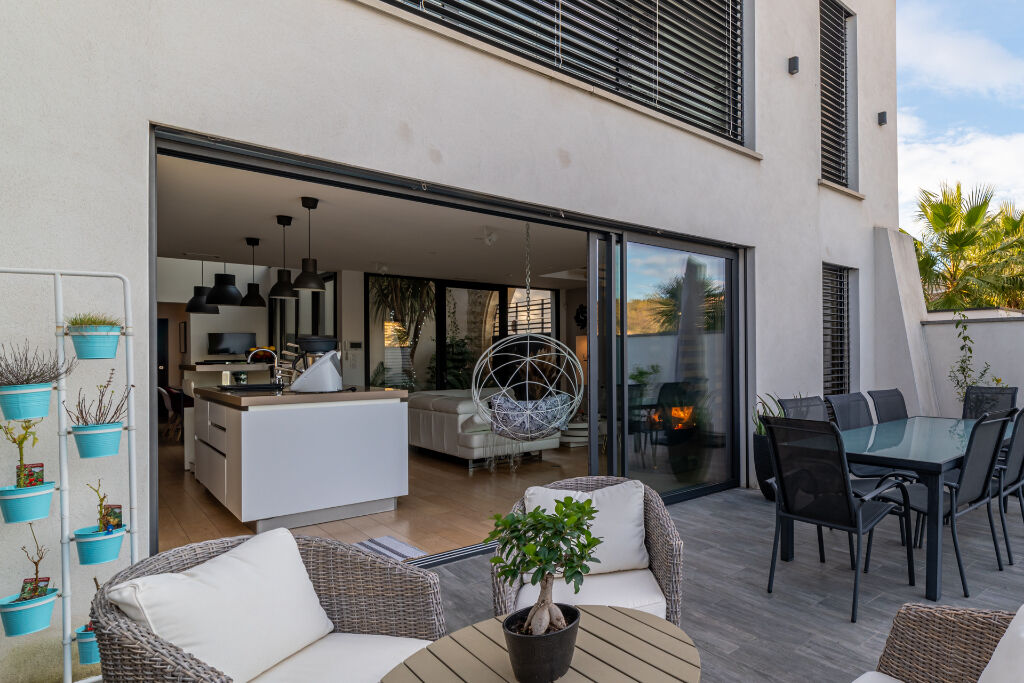 Sublime villa-loft with swimming pool