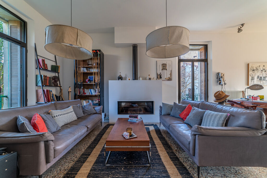 Exceptional mansion with outbuildings