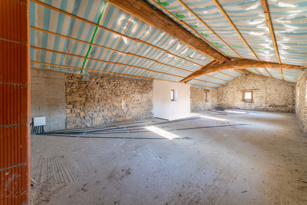 Lumineuse magnanerie en cours de rénovation