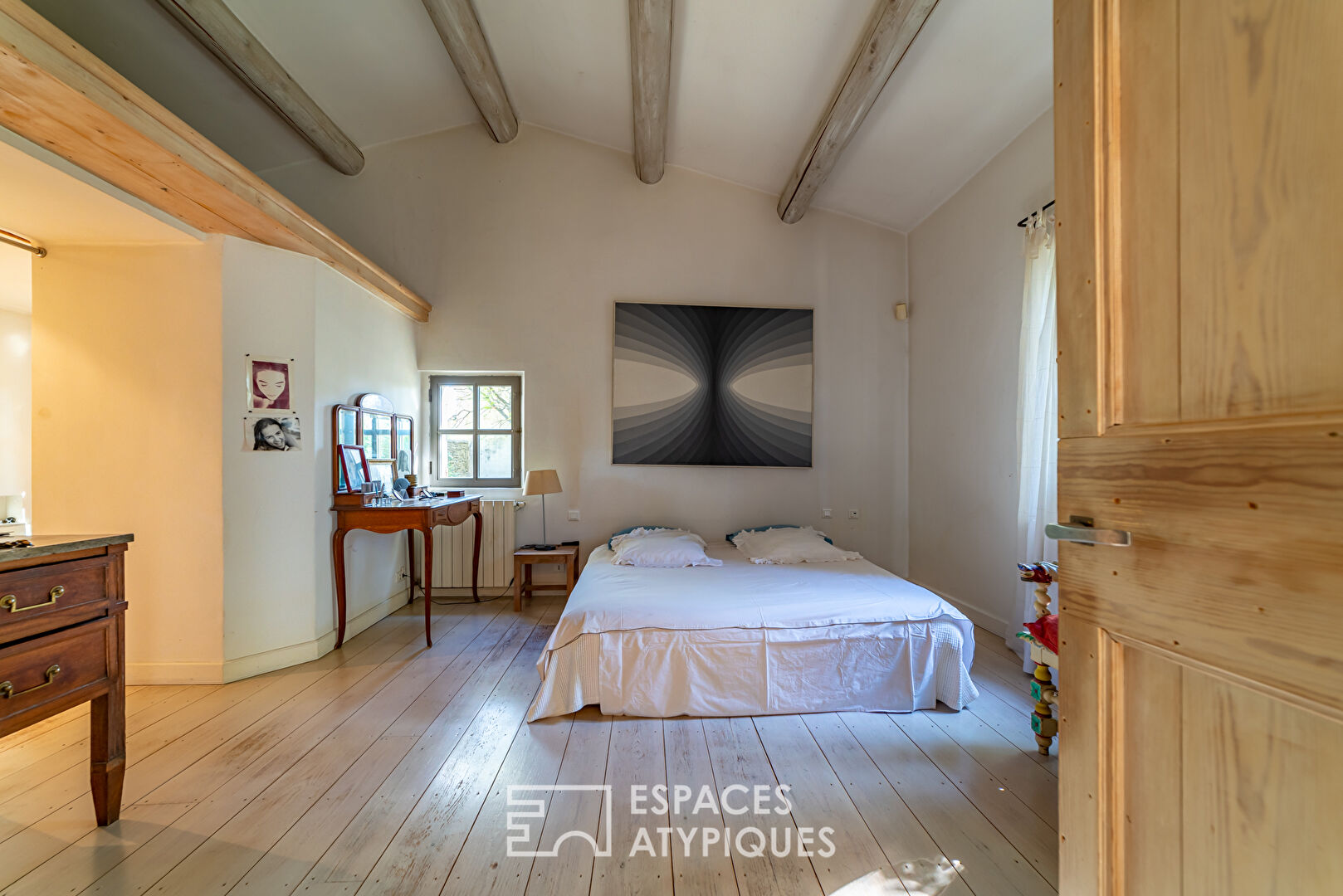 Timeless architect’s villa in the Planete district