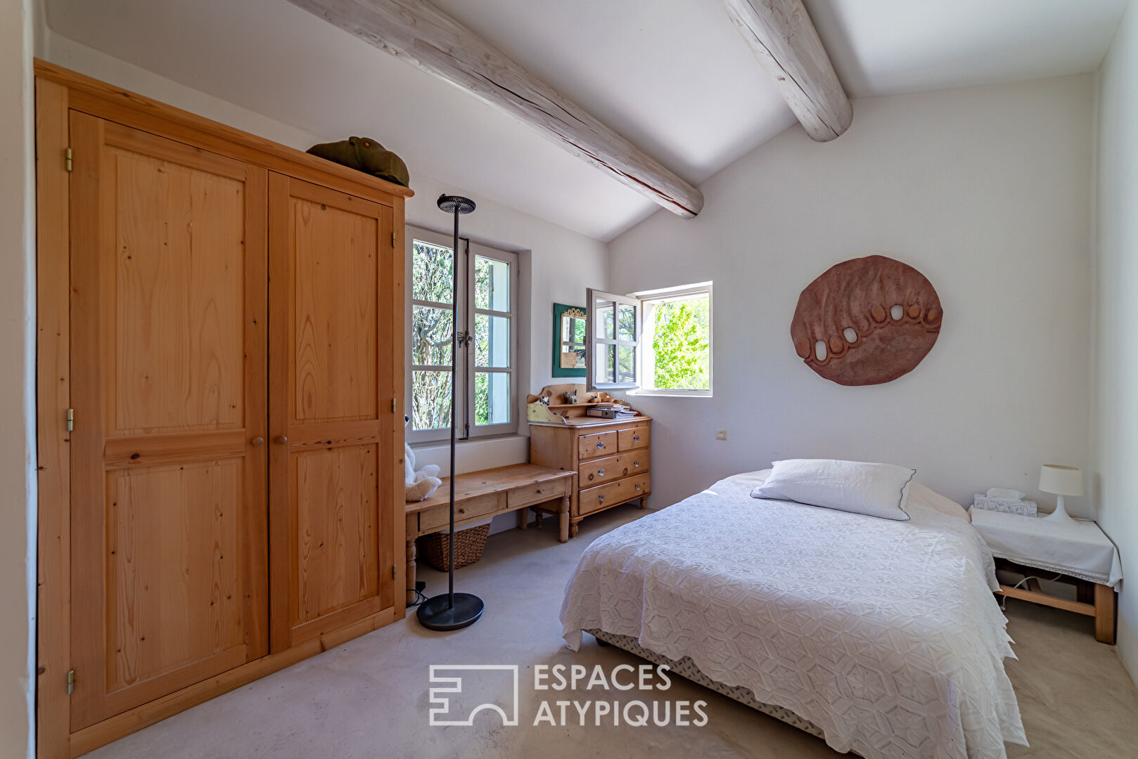 Timeless architect’s villa in the Planete district