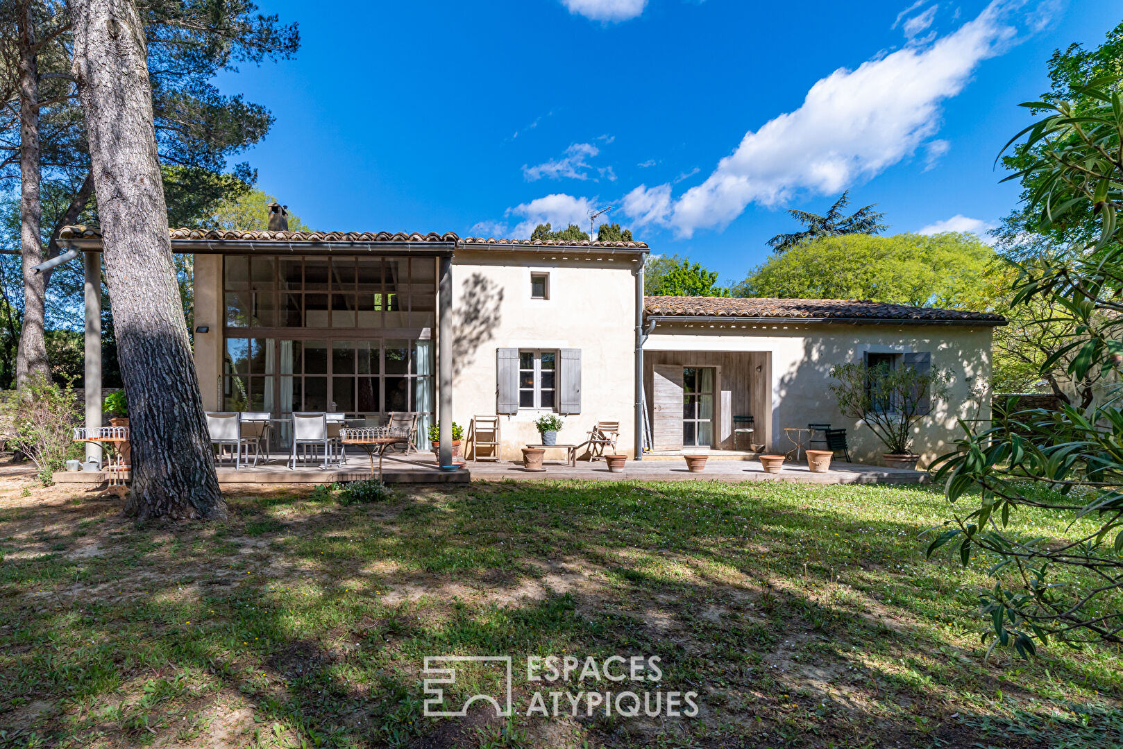 Timeless architect’s villa in the Planete district