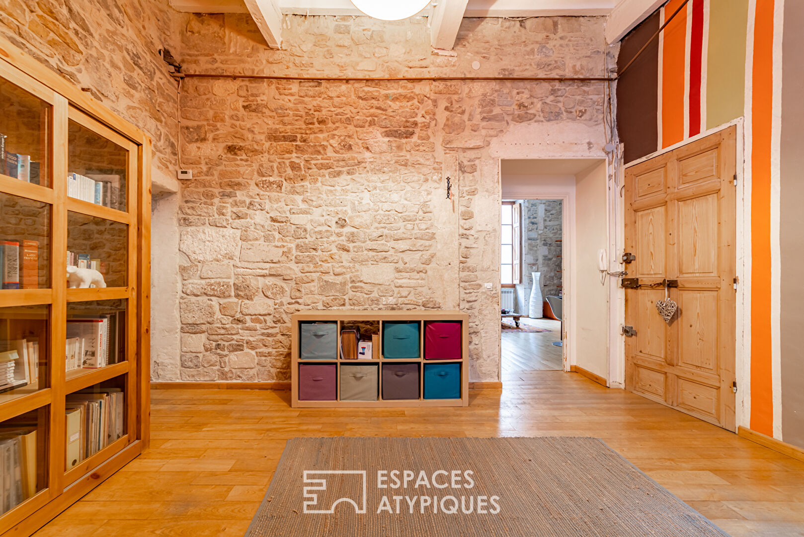 Nîmes Écusson, Superb 18th century apartment