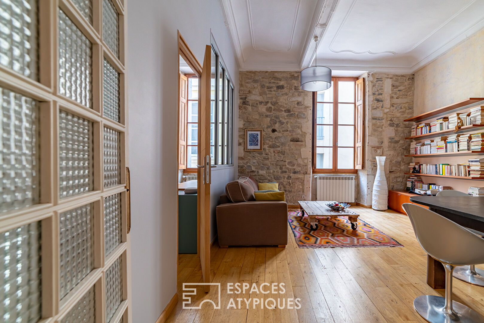 Nîmes Écusson, Superb 18th century apartment