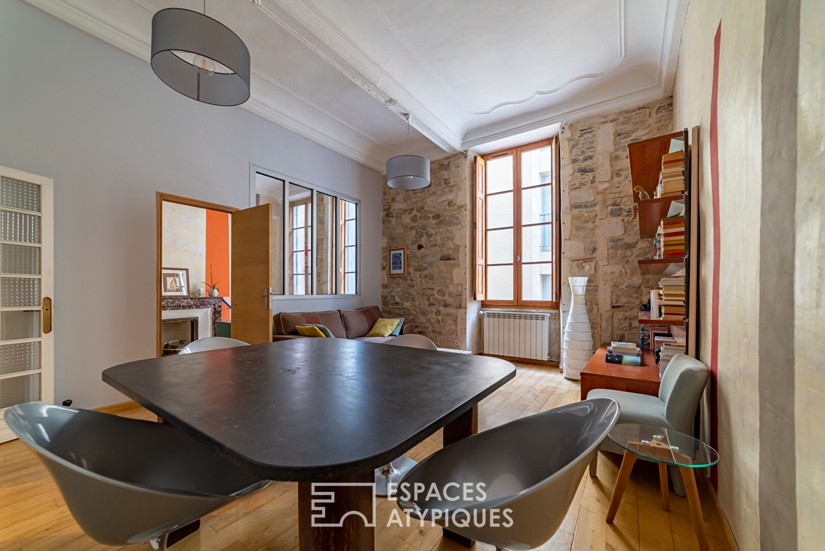 Nîmes Écusson, Superb 18th century apartment
