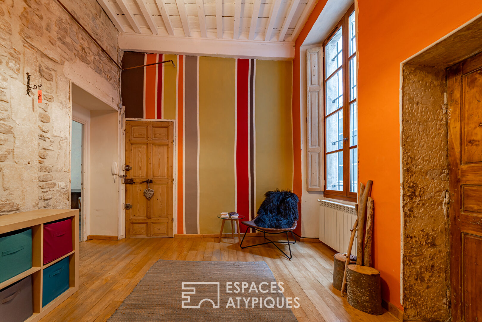 Nîmes Écusson, Superb 18th century apartment