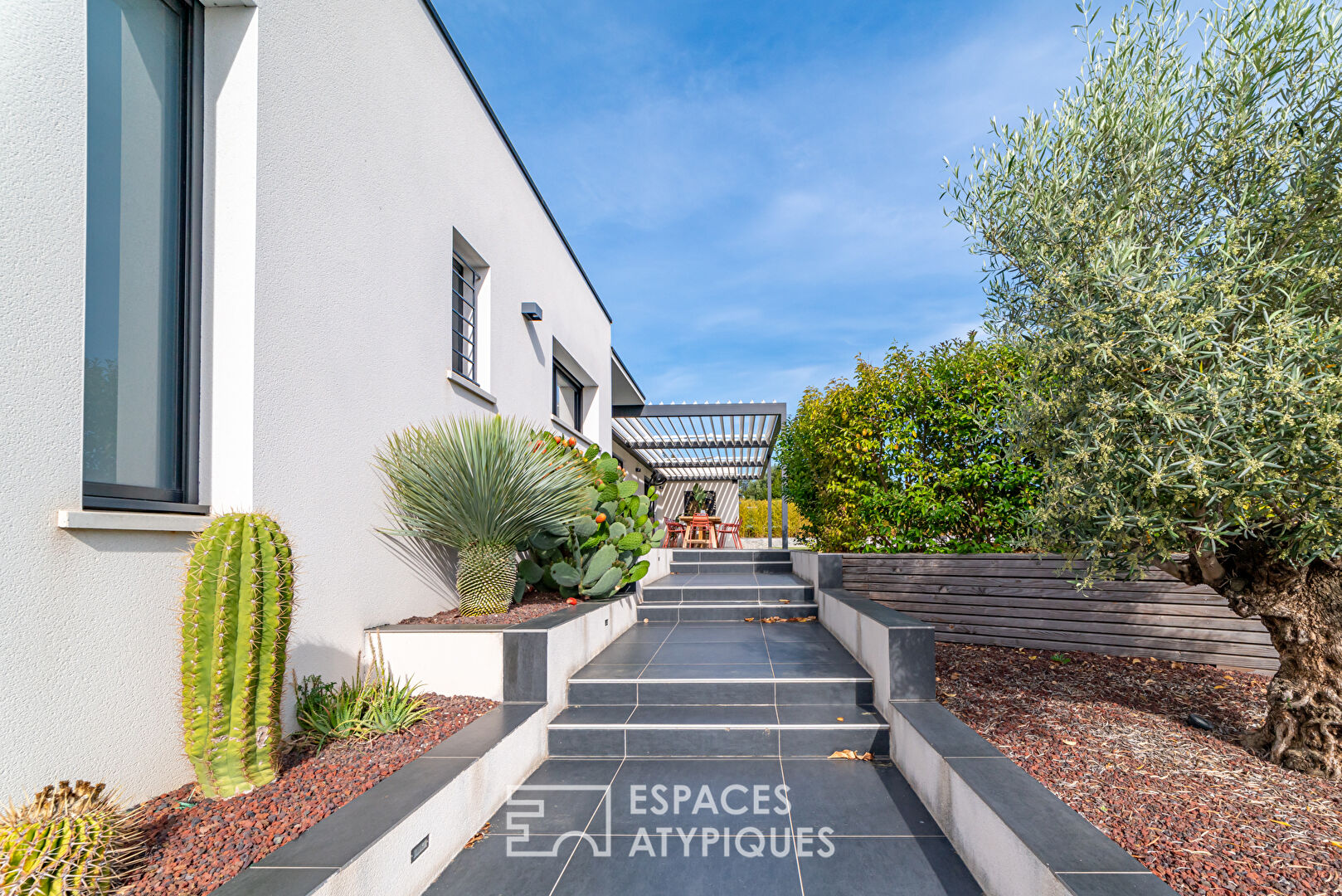 Très chic villa contemporaine aux portes de la Camargue