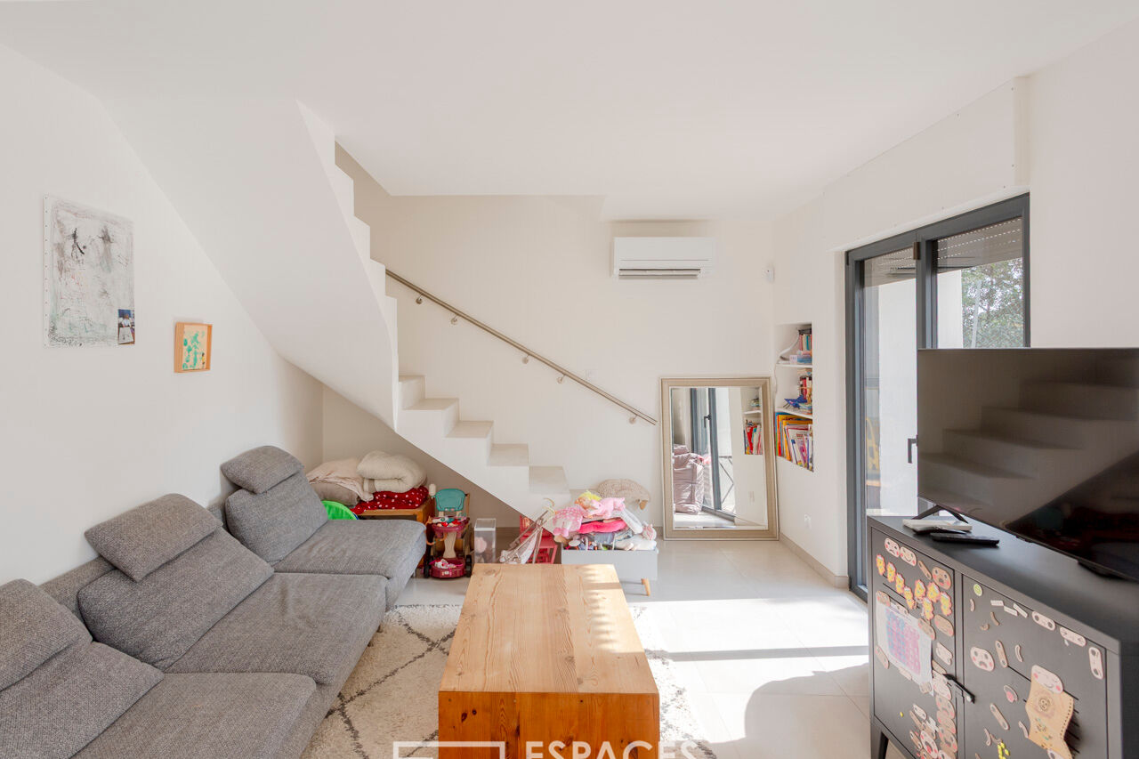 Renovated Mazet with view and garden – 5min from the center