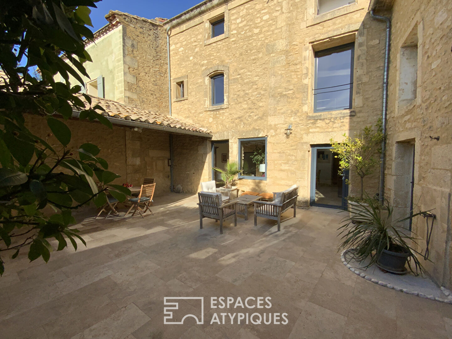 Maison de village lumineuse avec piscine proche Uzès