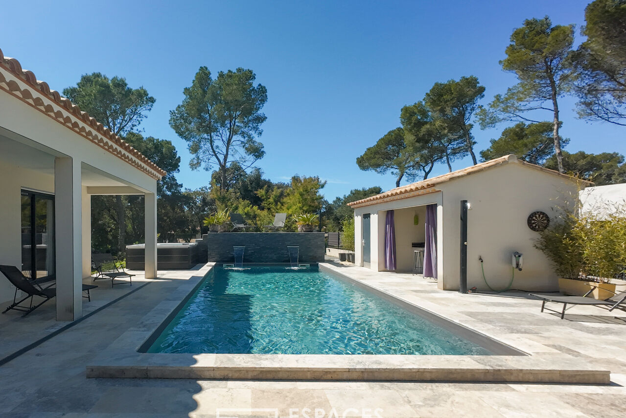Villa contemporaine de plain-pied aux portes  d’Uzès