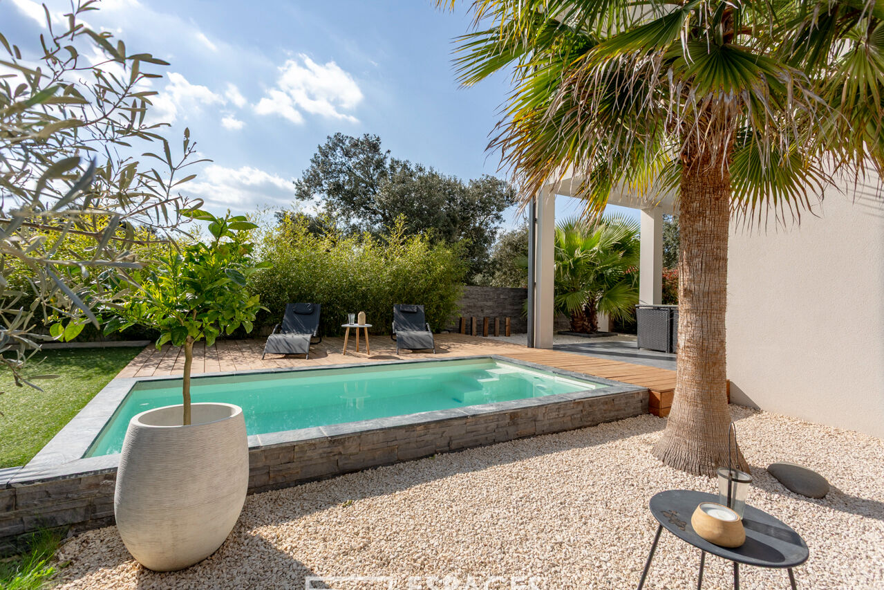 Spacieuse villa aux lignes contemporaines à deux pas d’Uzès
