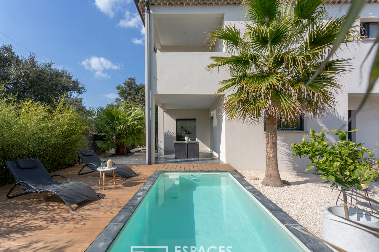 Spacieuse villa aux lignes contemporaines à deux pas d’Uzès