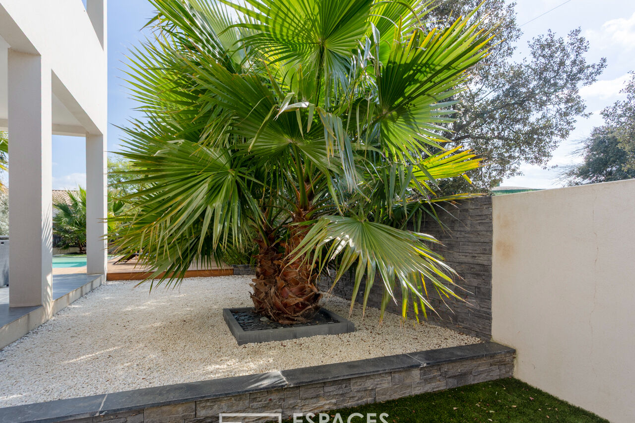 Spacieuse villa aux lignes contemporaines à deux pas d’Uzès
