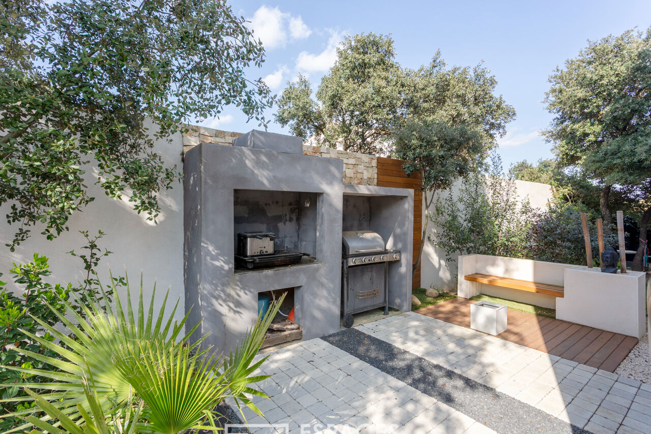 Spacieuse villa aux lignes contemporaines à deux pas d’Uzès