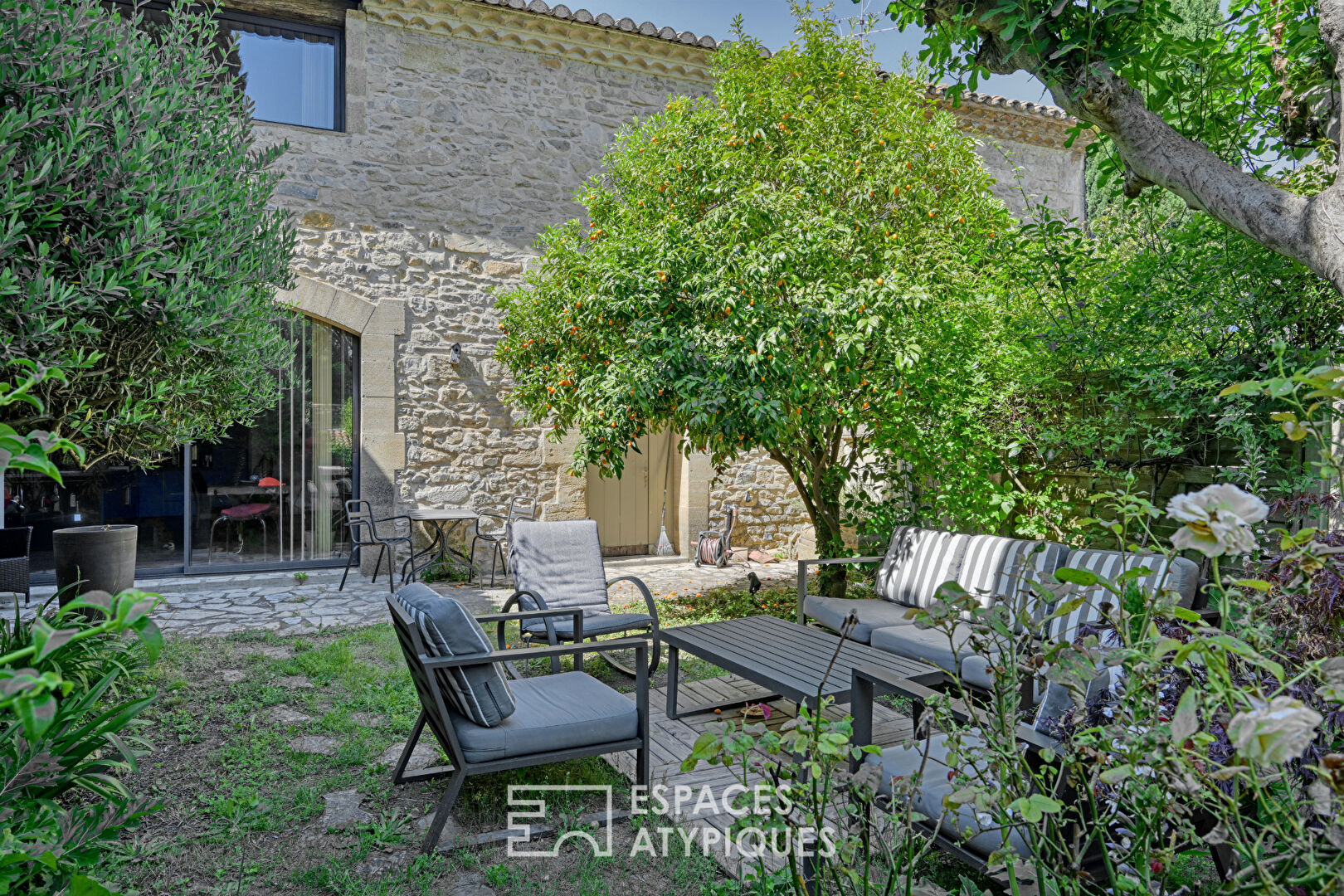 18th century farmhouse with swimming pool in the heart of the village