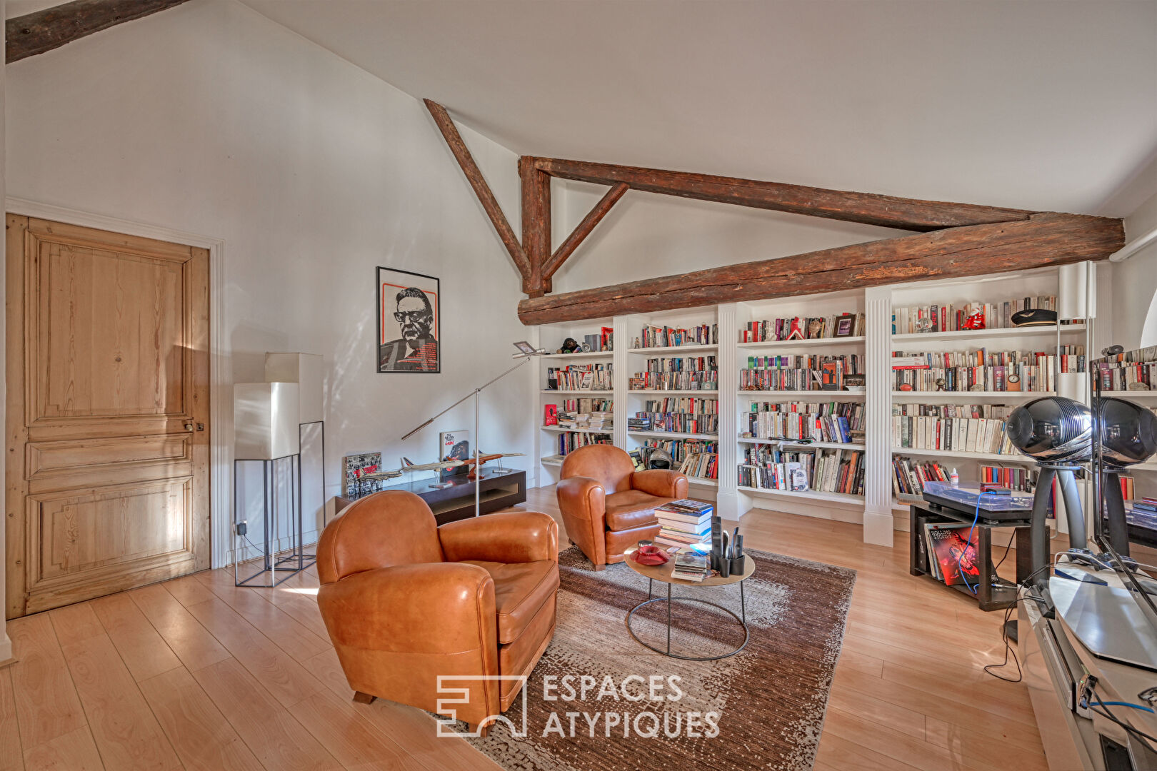 18th century farmhouse with swimming pool in the heart of the village
