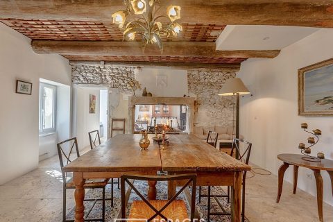 Warm renovated farmhouse near Uzès with swimming pool