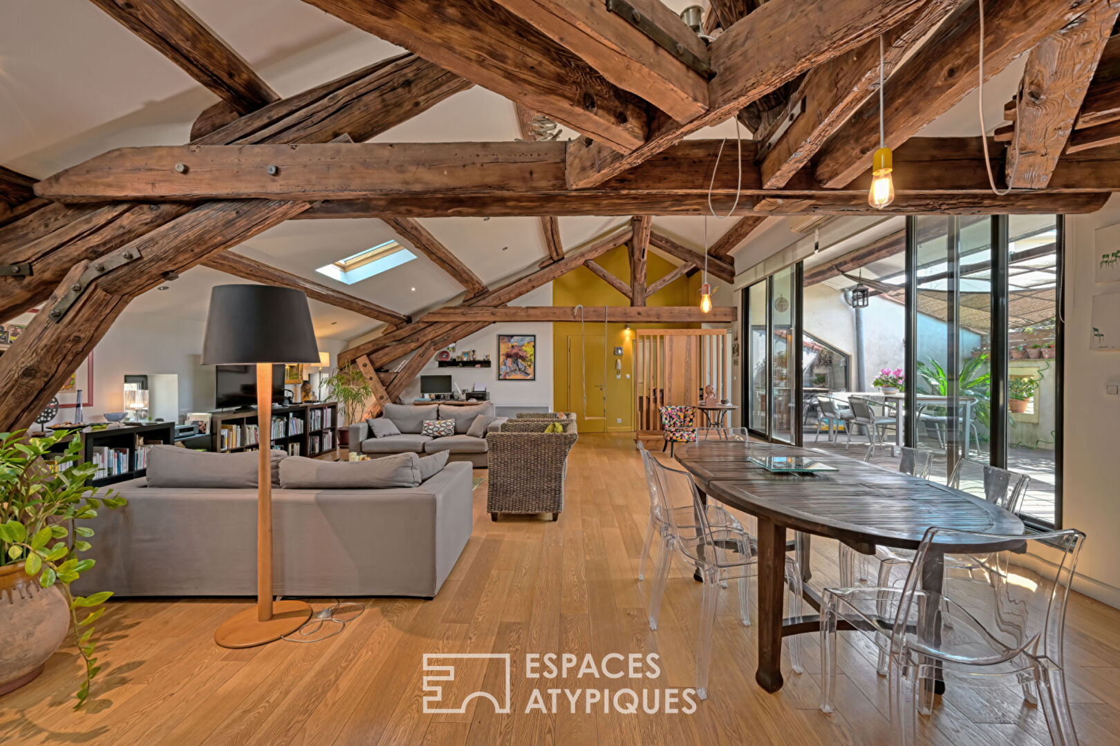 Appartement de charme avec terrasse au coeur de Nîmes