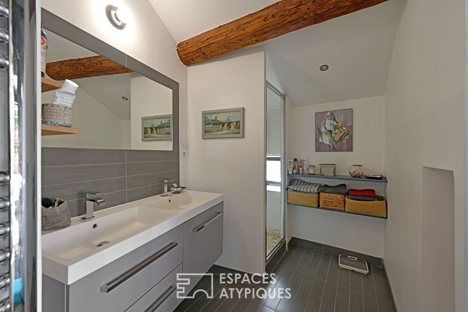 Appartement de charme avec terrasse au coeur de Nîmes